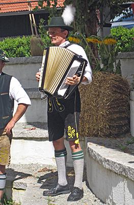 Schuhplatteln - Akkordeonspieler Günther aus Hohenthann